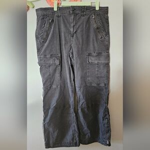 American Eagle Zipper Ankle Cargo Pants Size 16 Short